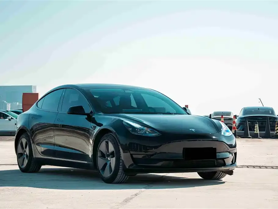 Tesla Model 3 — фото 3