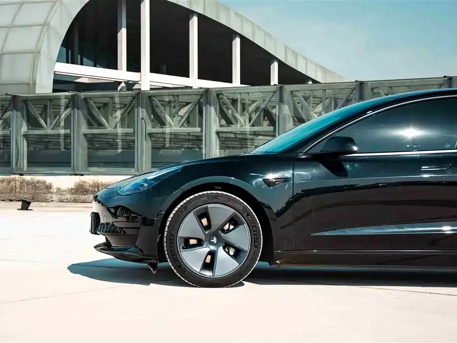 Tesla Model 3 — фото 4