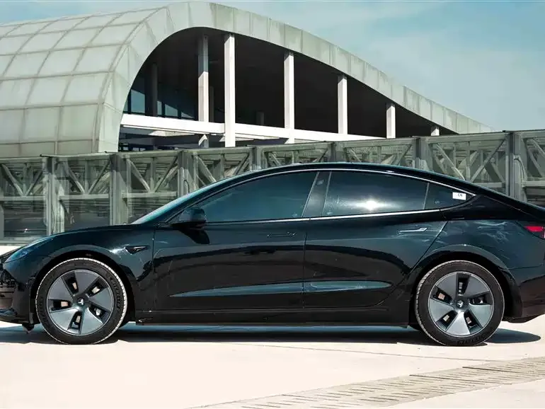 Tesla Model 3 — фото 5