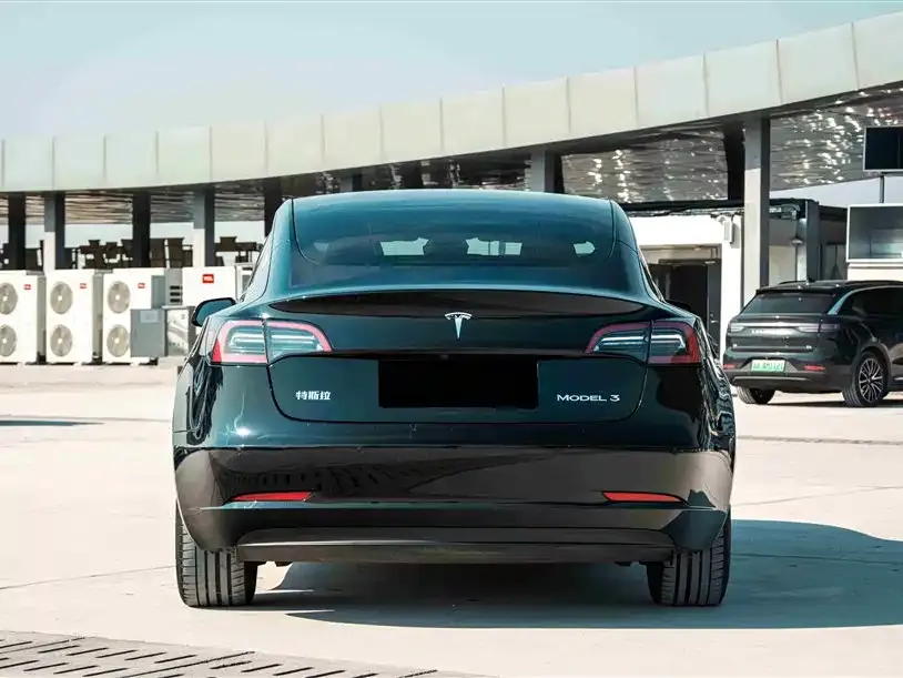 Tesla Model 3 — фото 7