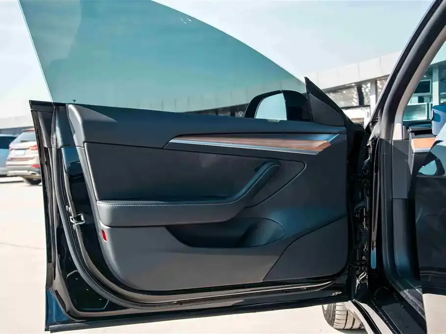 Tesla Model 3 — фото 9