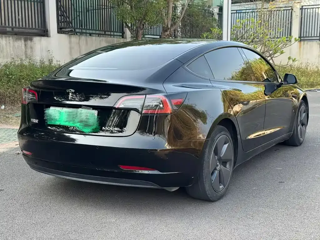 Tesla Model 3 — фото 4
