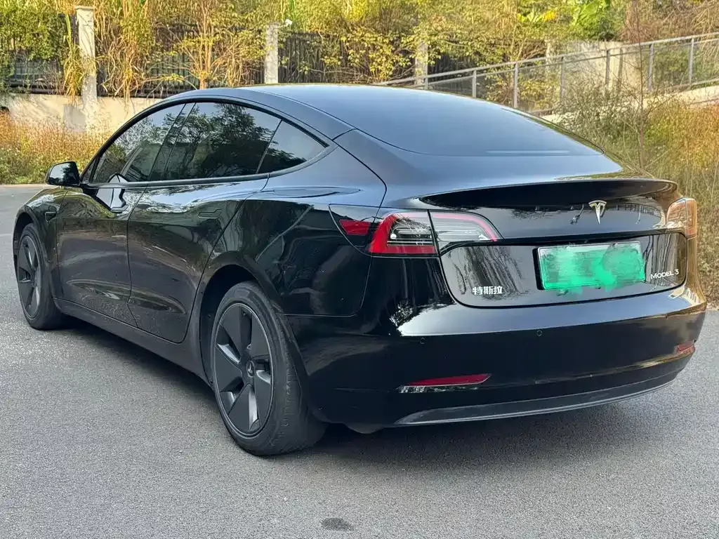Tesla Model 3 — фото 5