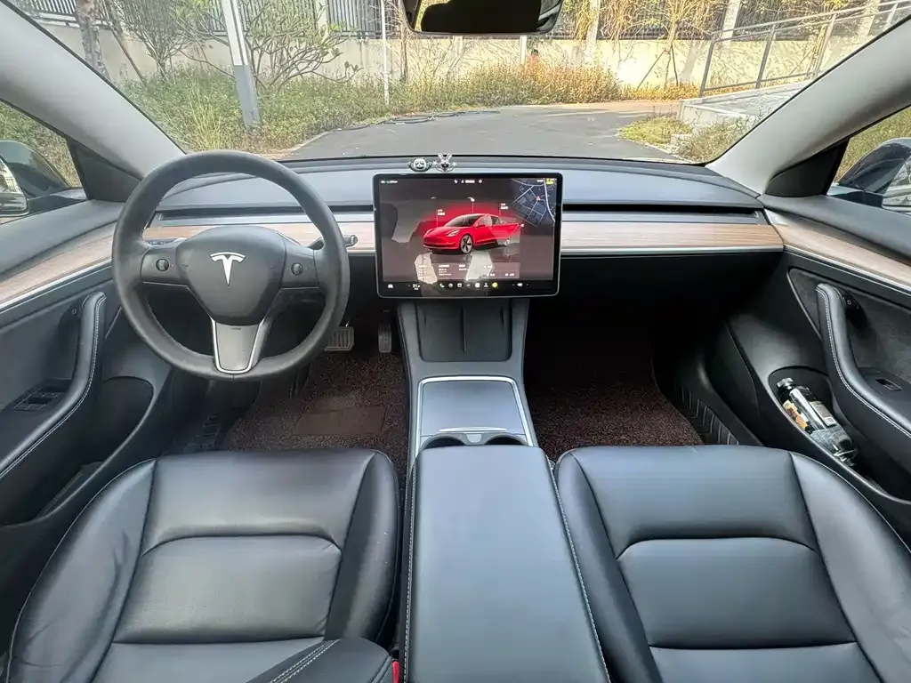 Tesla Model 3 — фото 8