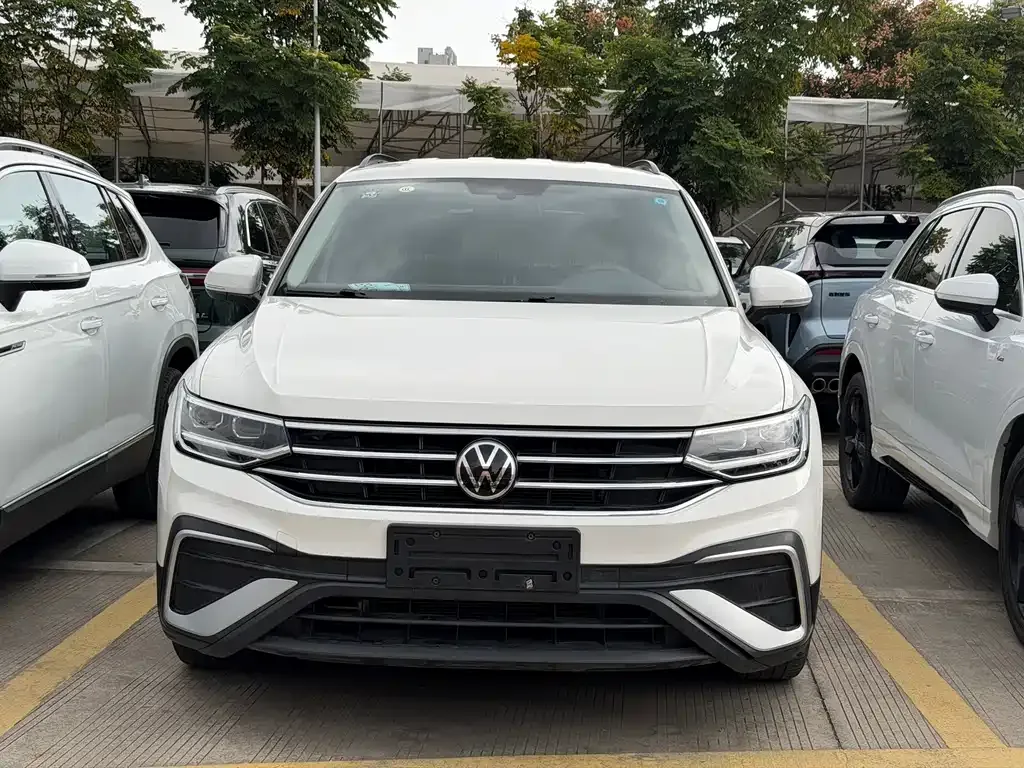 Volkswagen Tiguan L 2022 из CN, фото 2