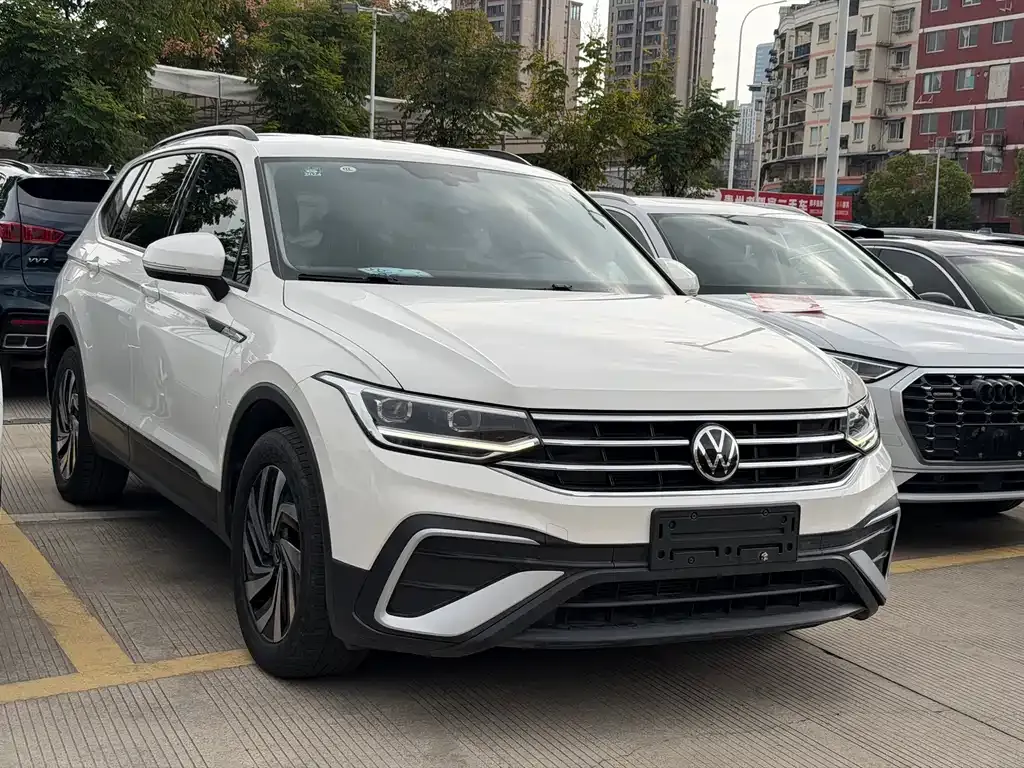 Volkswagen Tiguan L 2022 из CN, фото 3