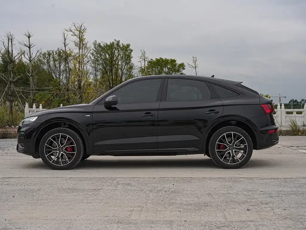 Audi Q5L Sportback — фото 5
