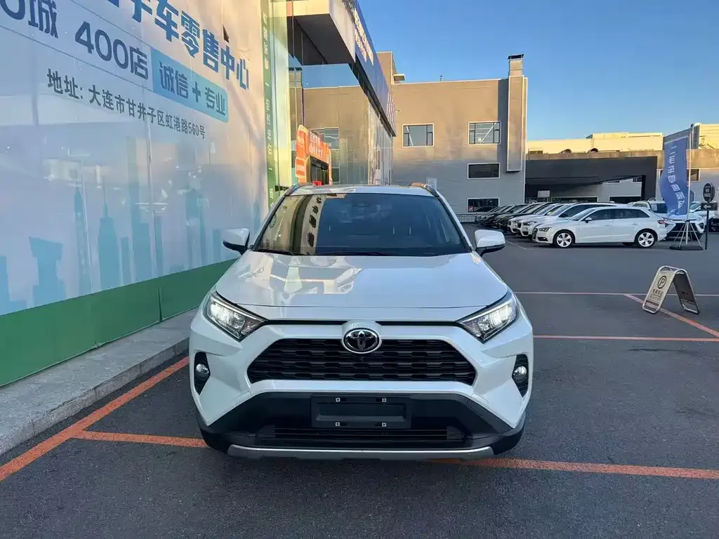 Toyota RAV4 2022 из CN, фото 2