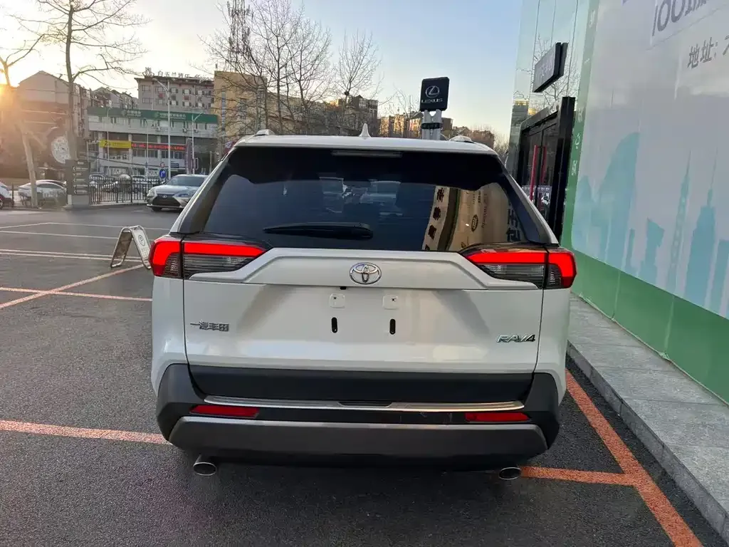 Toyota RAV4 2022 из CN, фото 4