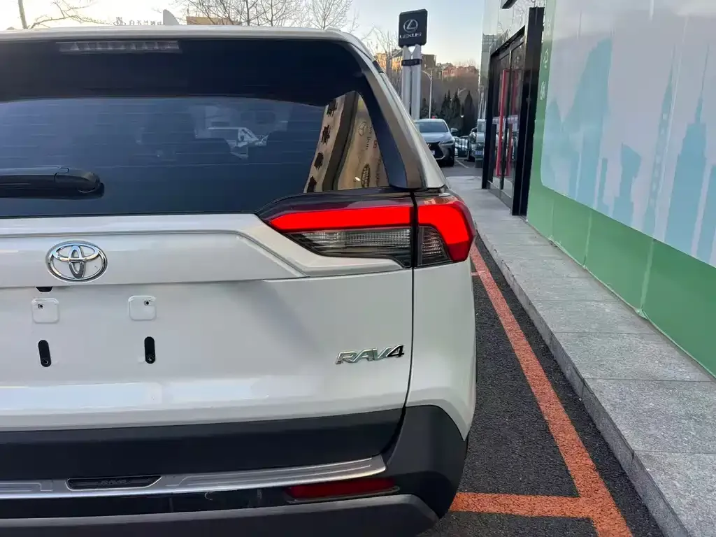 Toyota RAV4 2022 из CN, фото 5