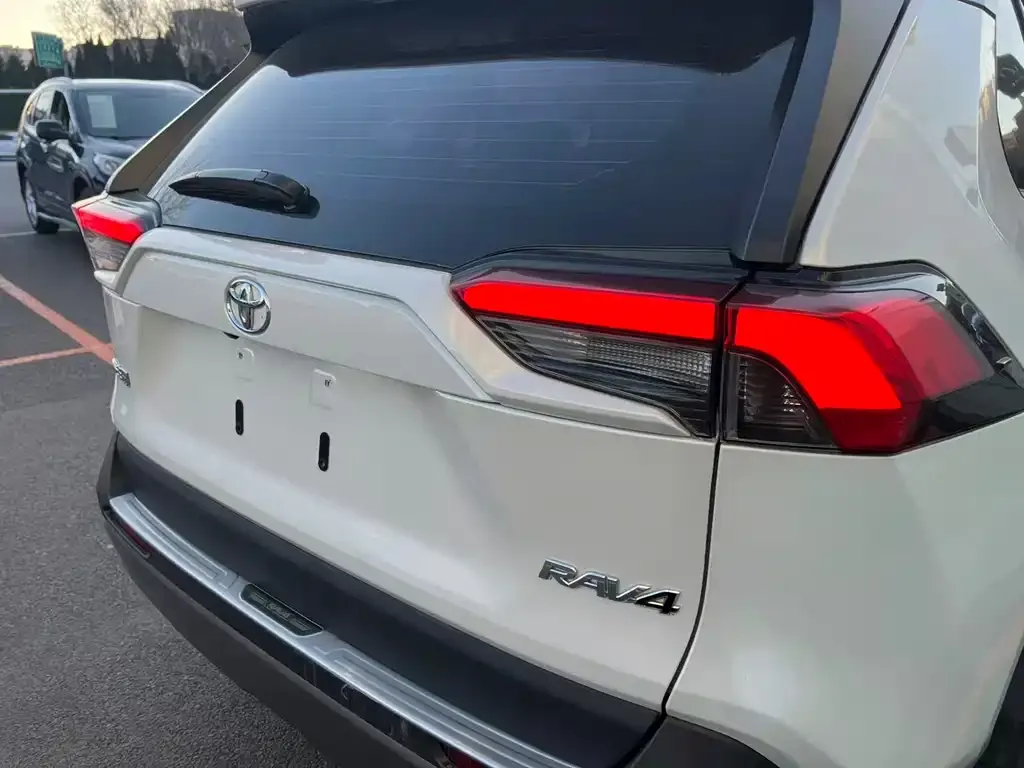 Toyota RAV4 2022 из CN, фото 6