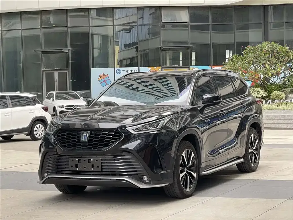 Toyota Crown Kluger 2023 из CN, фото 1