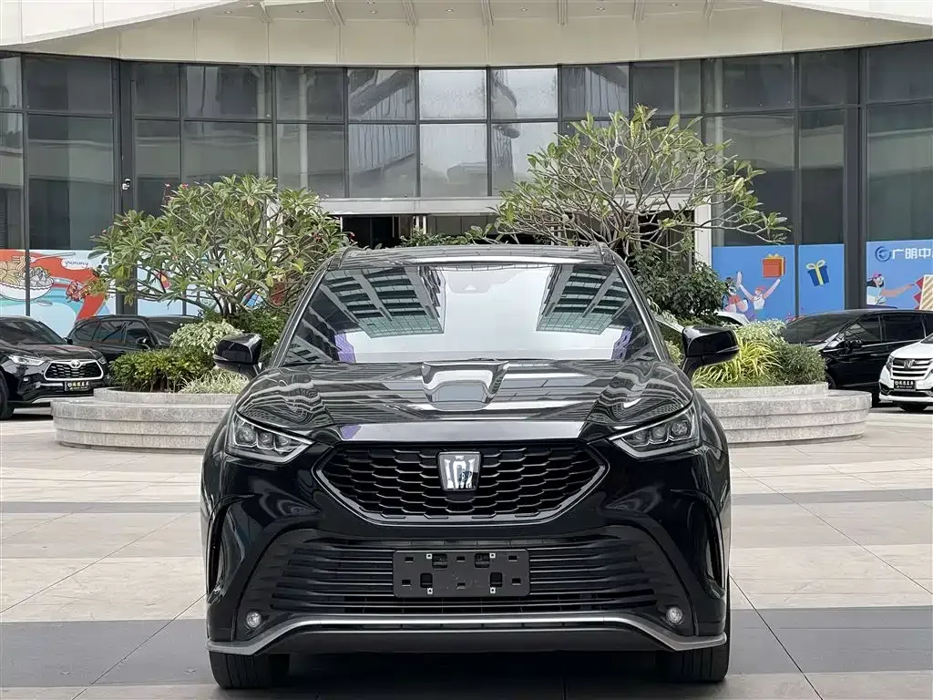 Toyota Crown Kluger 2023 из CN, фото 2