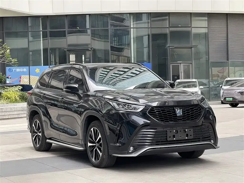 Toyota Crown Kluger 2023 из CN, фото 3