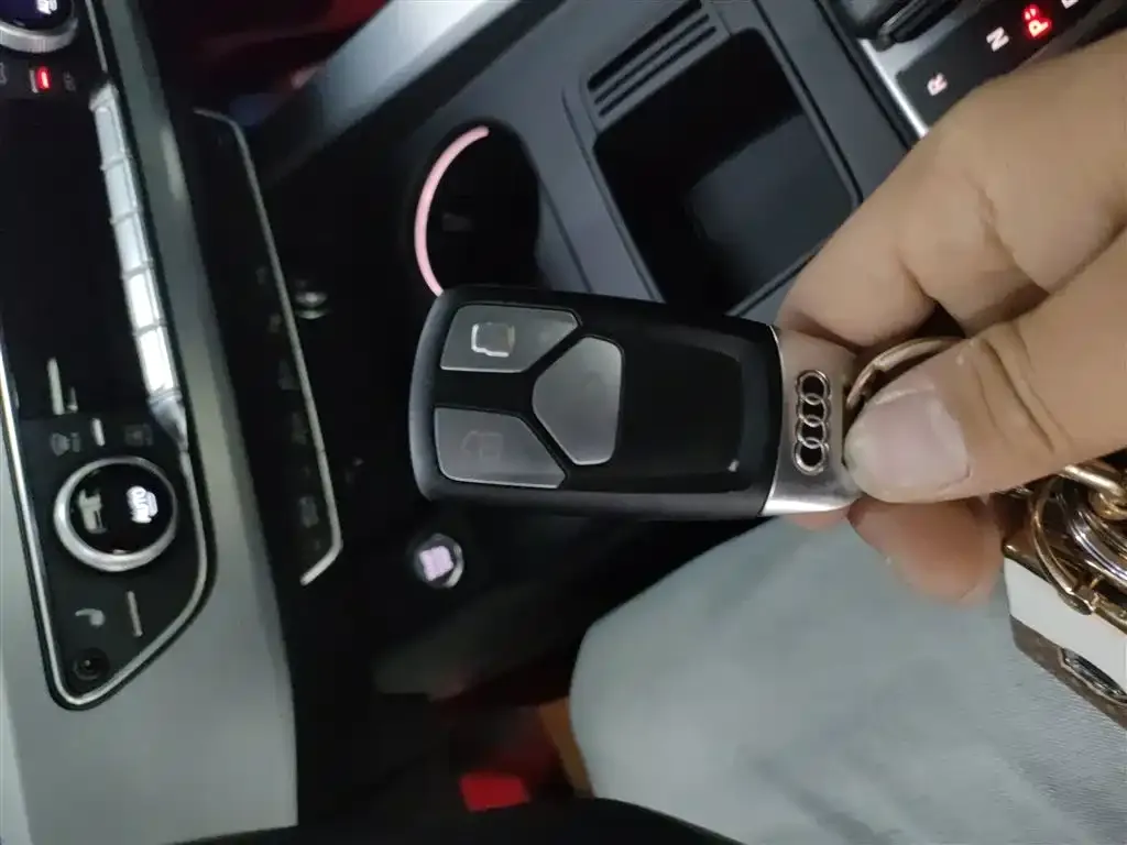 Audi A4L 2023 из CN, фото 9