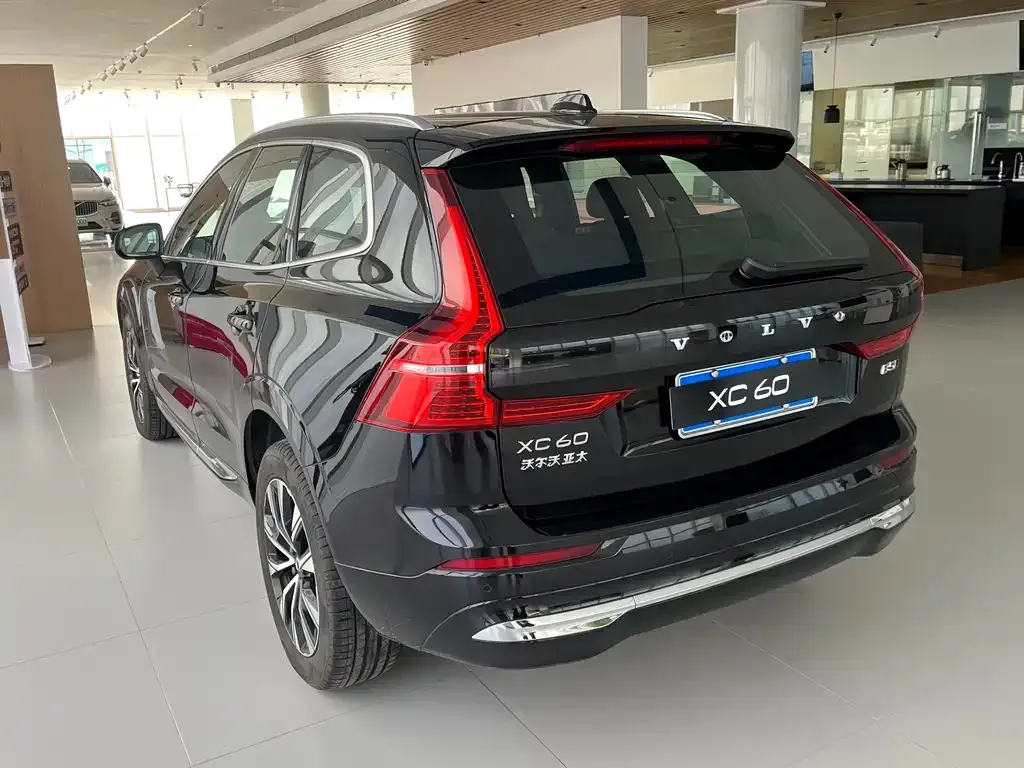 Volvo XC60 — фото 4
