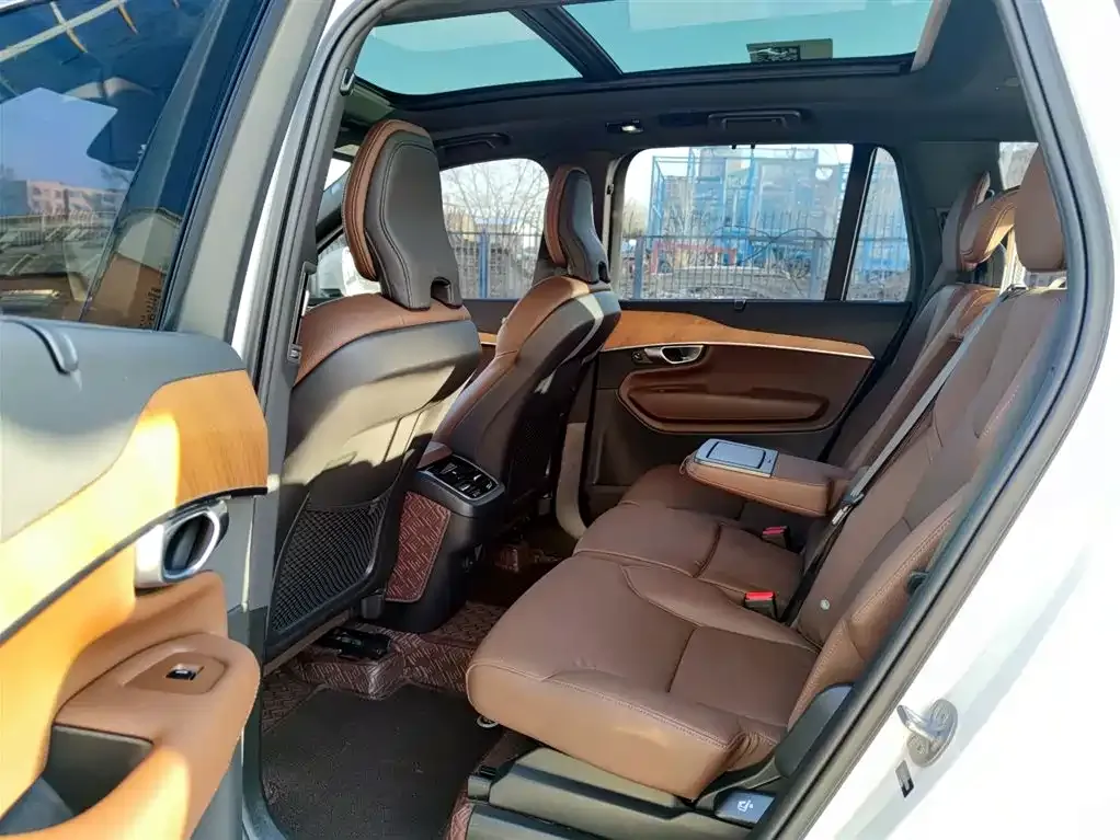 Volvo XC90 — фото 10