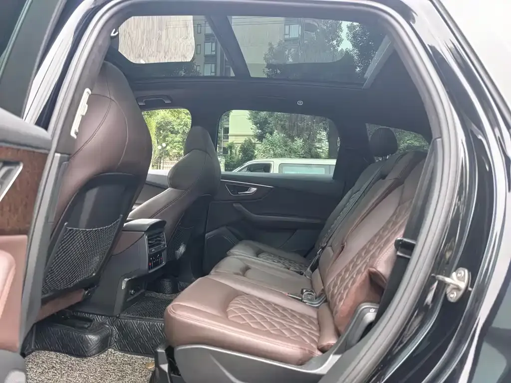Audi Q7 2022 из CN, фото 5