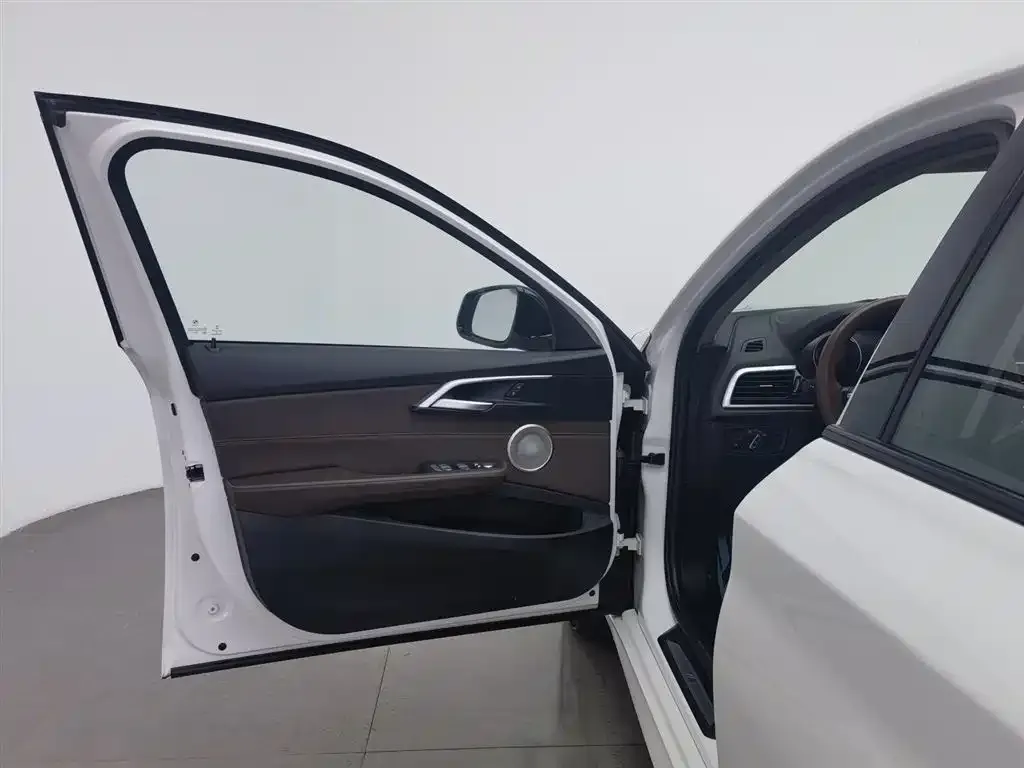 BMW 1 Series 2021 из CN, фото 8