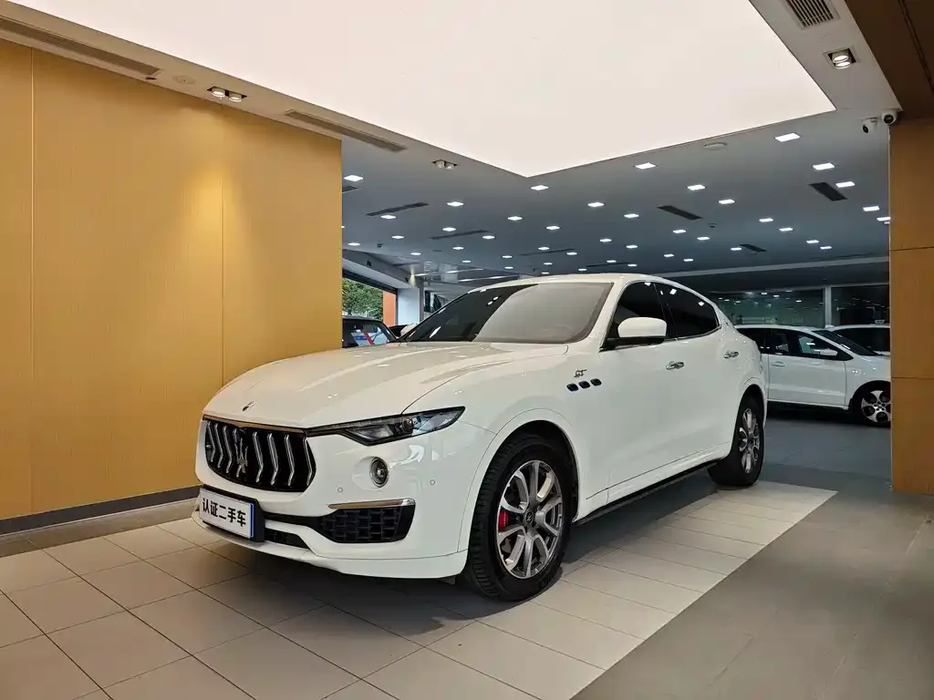Maserati Levante — фото 1