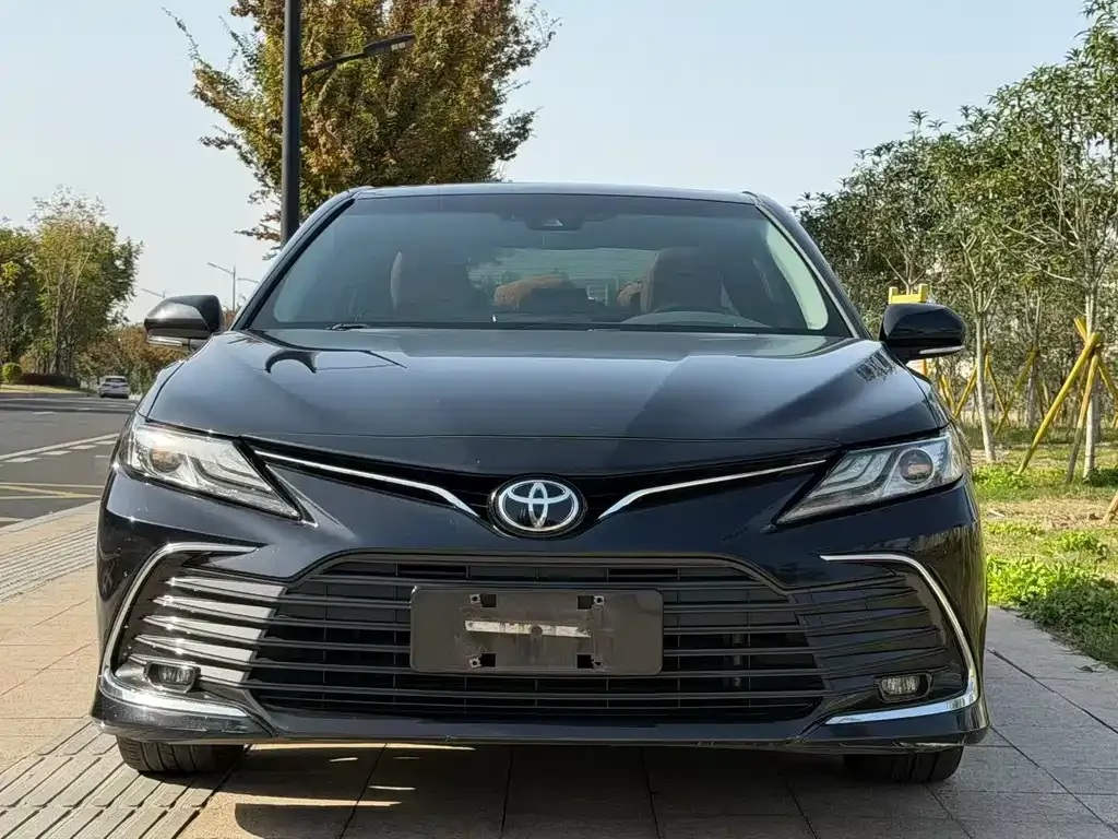 Toyota Camry — фото 2