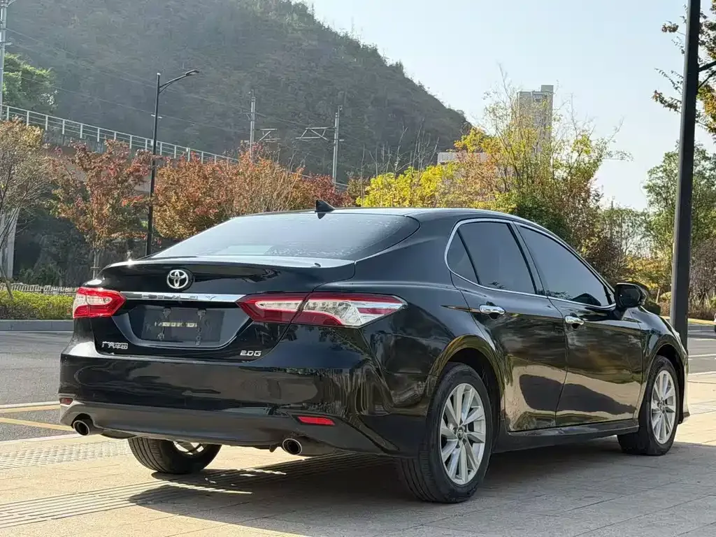 Toyota Camry — фото 7