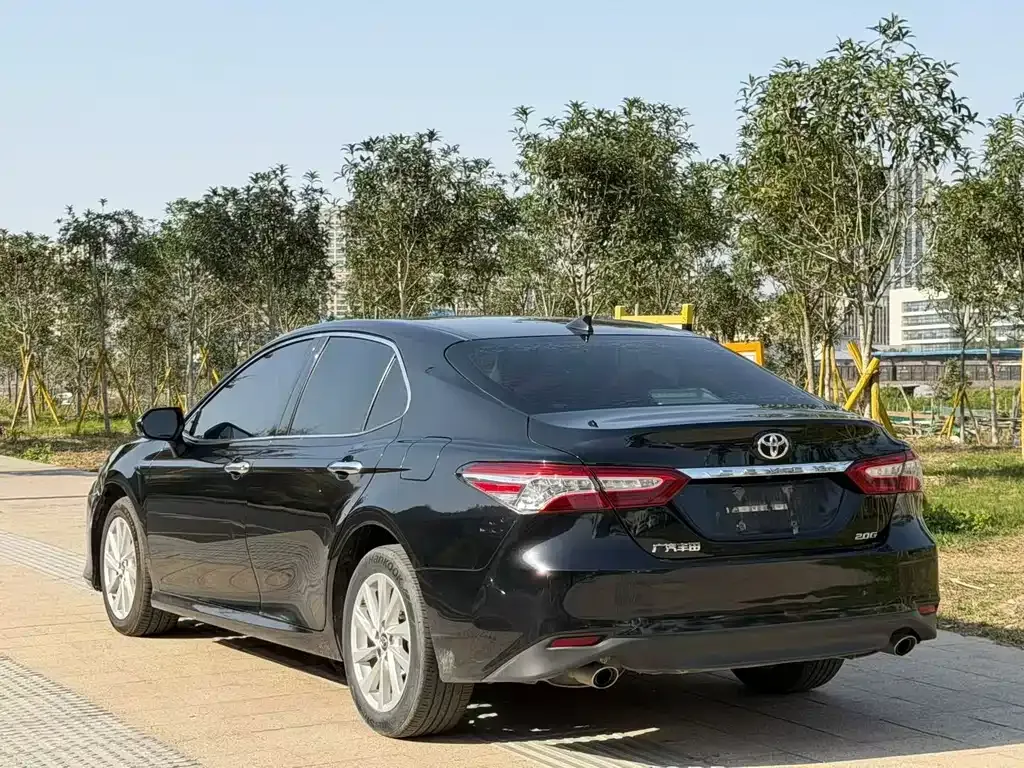 Toyota Camry — фото 9