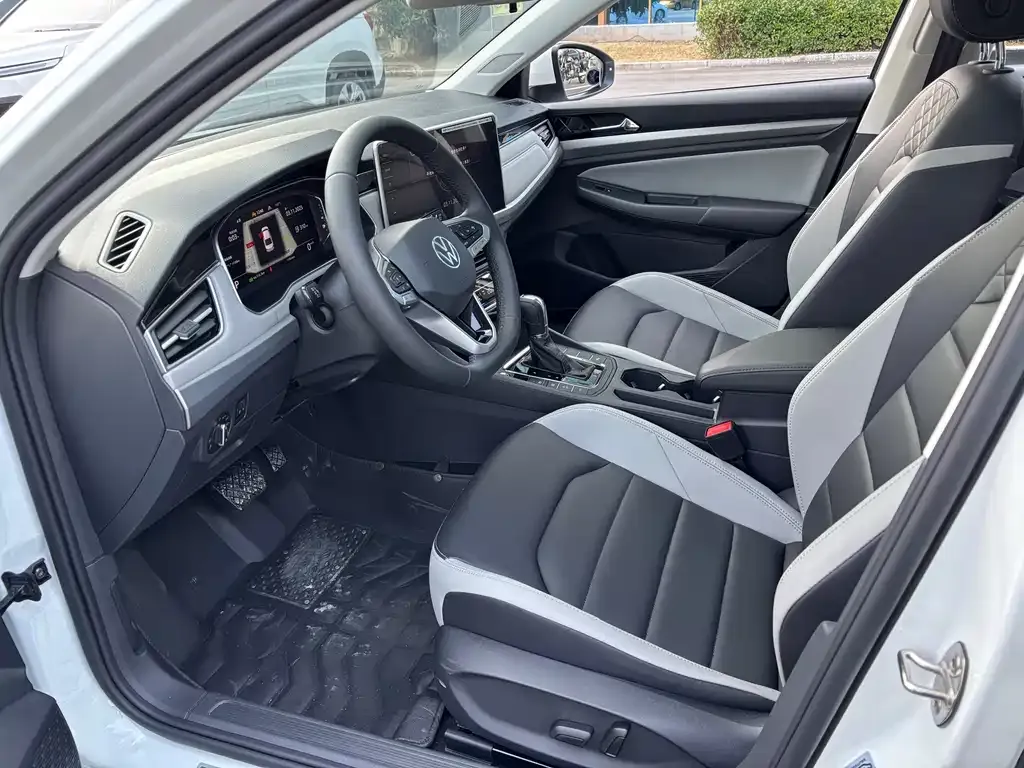 Volkswagen Bora 2023 из CN, фото 7