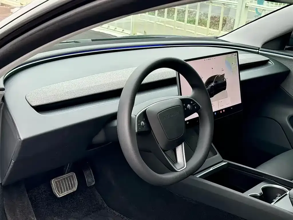 Tesla Model 3 — фото 4