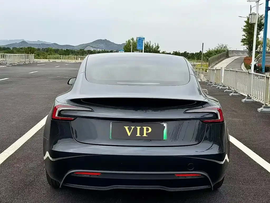 Tesla Model 3 — фото 9