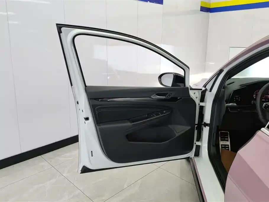 Volkswagen Golf 2024 из CN, фото 7