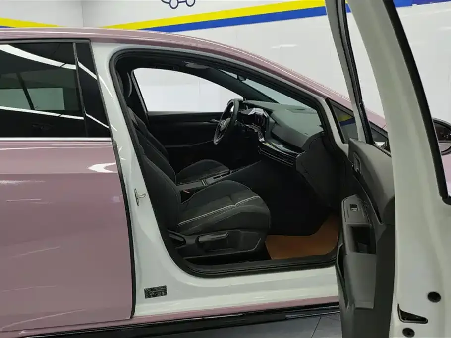 Volkswagen Golf 2024 из CN, фото 8