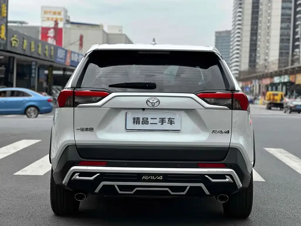 Toyota RAV4 — фото 2