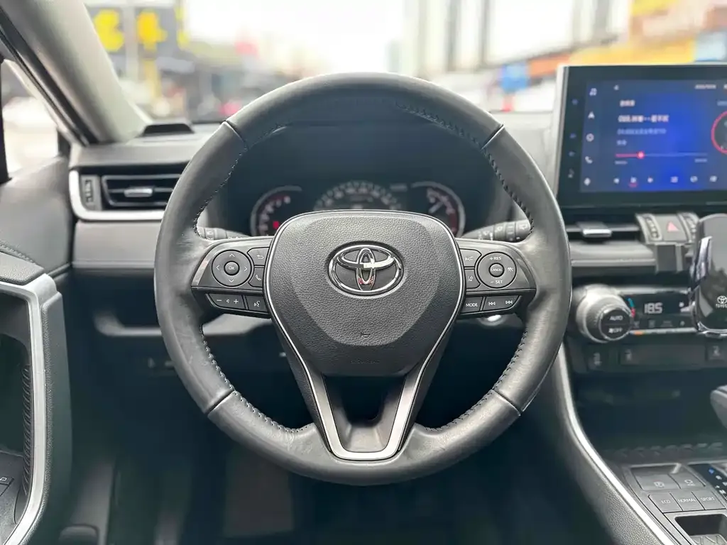 Toyota RAV4 — фото 9