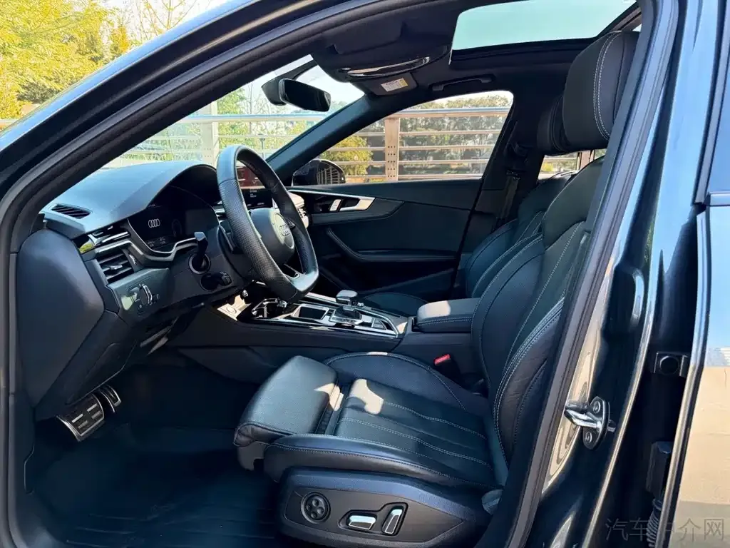 Audi A4L 2024 из CN, фото 5
