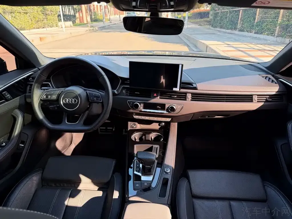 Audi A4L 2024 из CN, фото 7