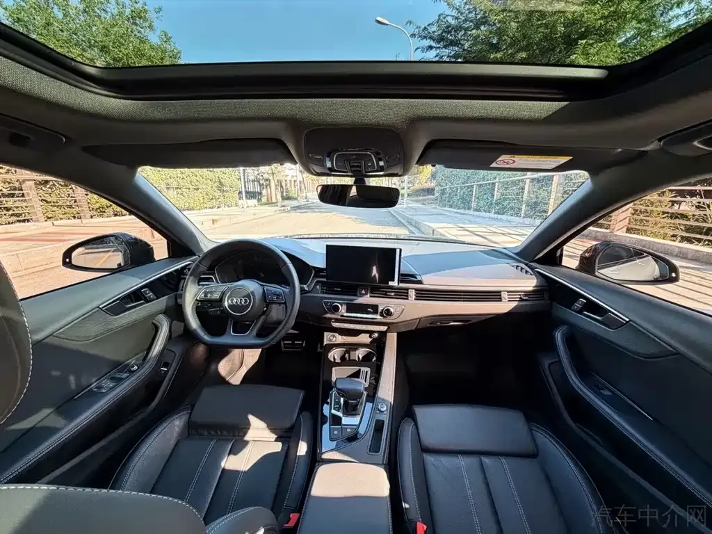 Audi A4L 2024 из CN, фото 8