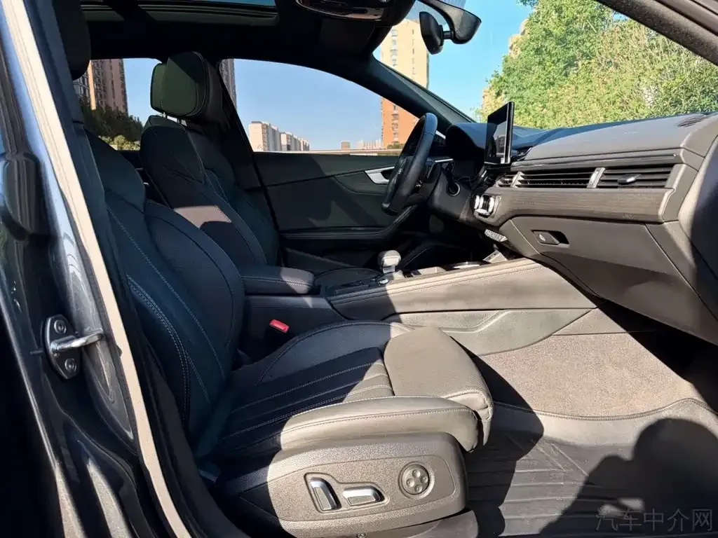 Audi A4L 2024 из CN, фото 9