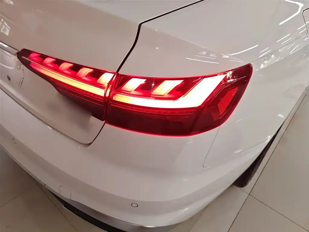 Audi A4L 2024 из CN, фото 7