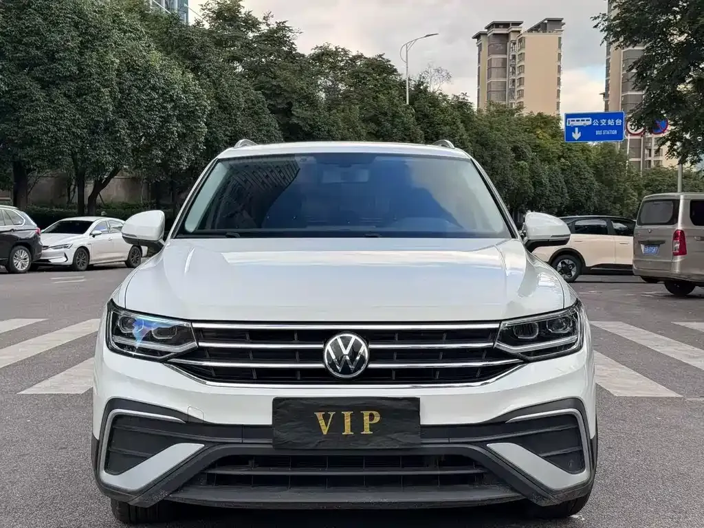 Volkswagen Tiguan L 2023 из CN, фото 2