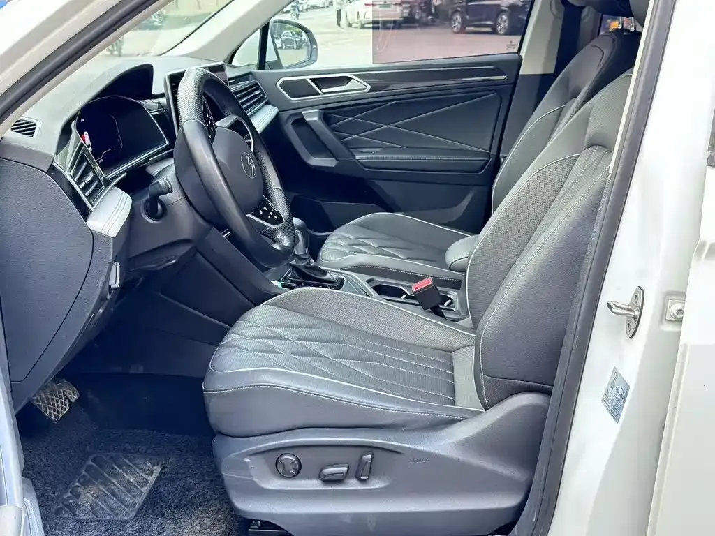 Volkswagen Tiguan L 2023 из CN, фото 4