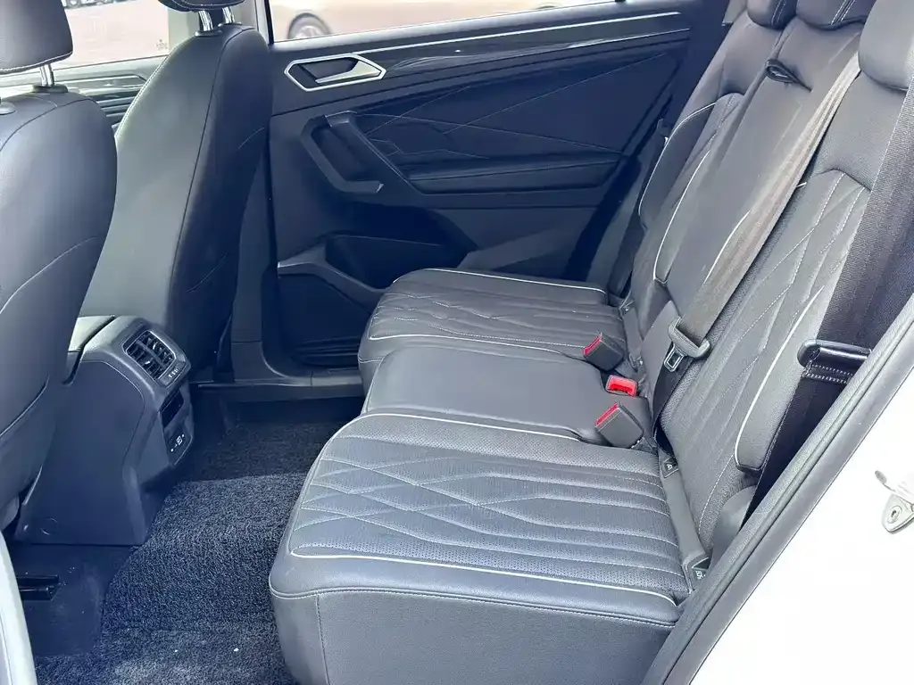 Volkswagen Tiguan L 2023 из CN, фото 5