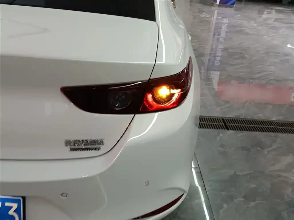 Mazda 3 Axela 2023 из CN, фото 8