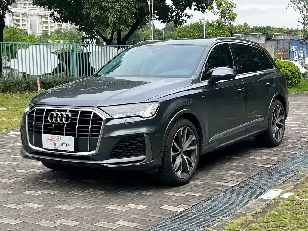 Audi Q7 — фото 1