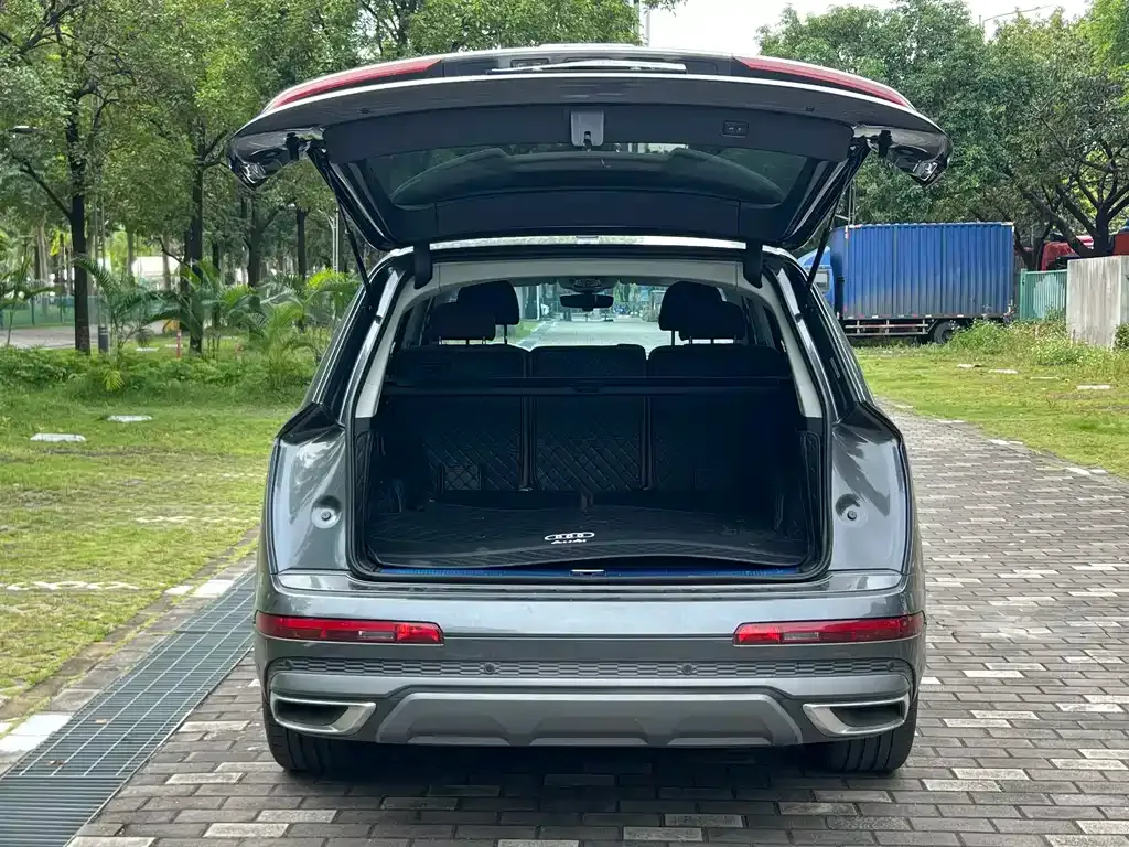 Audi Q7 — фото 10