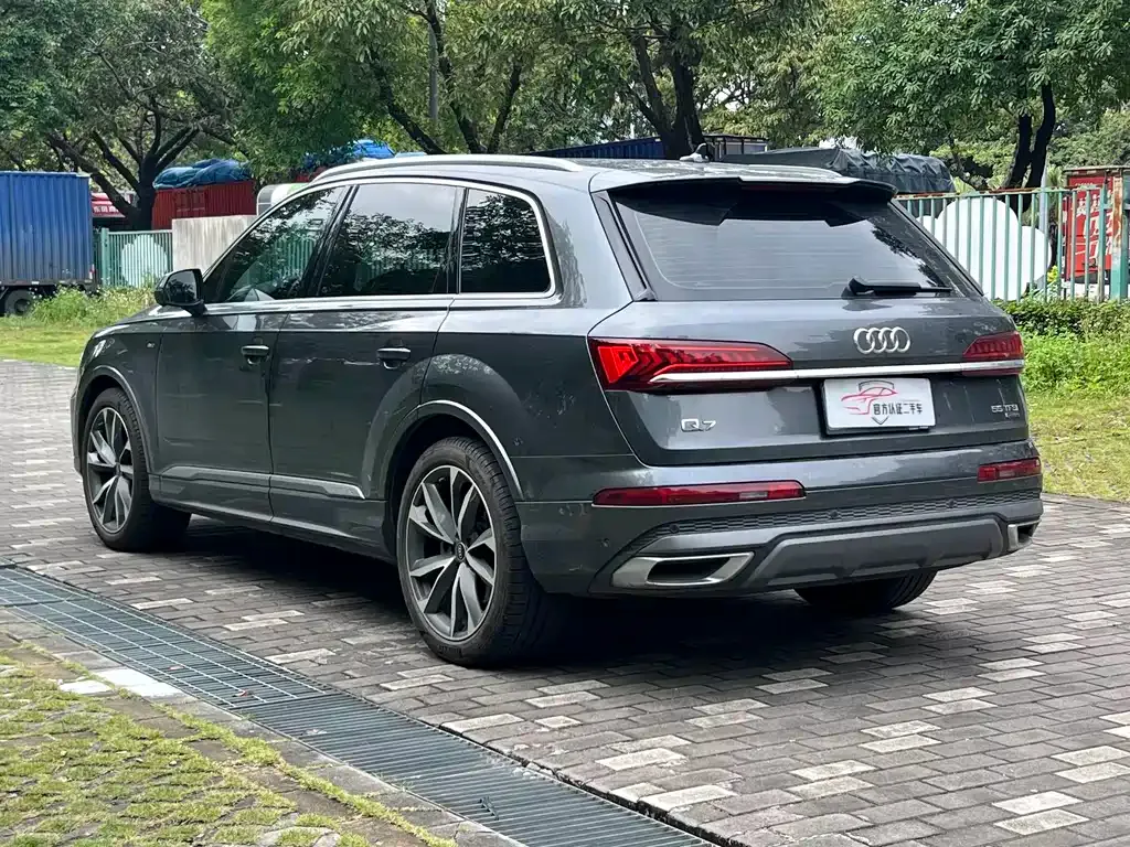 Audi Q7 — фото 6