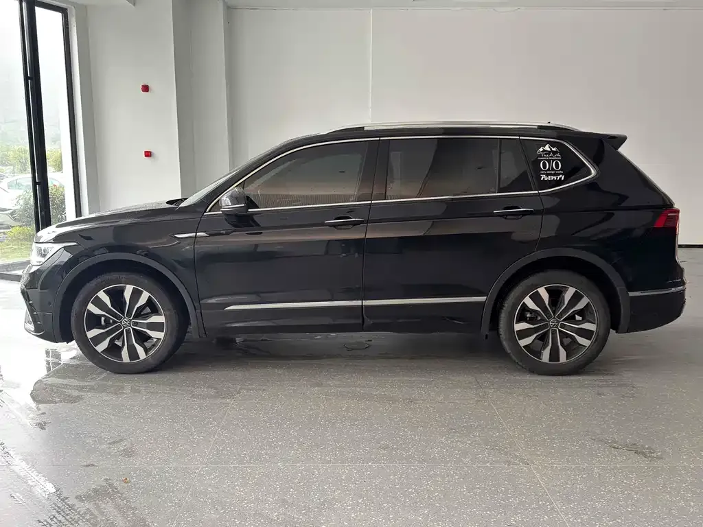 Volkswagen Tiguan L — фото 5