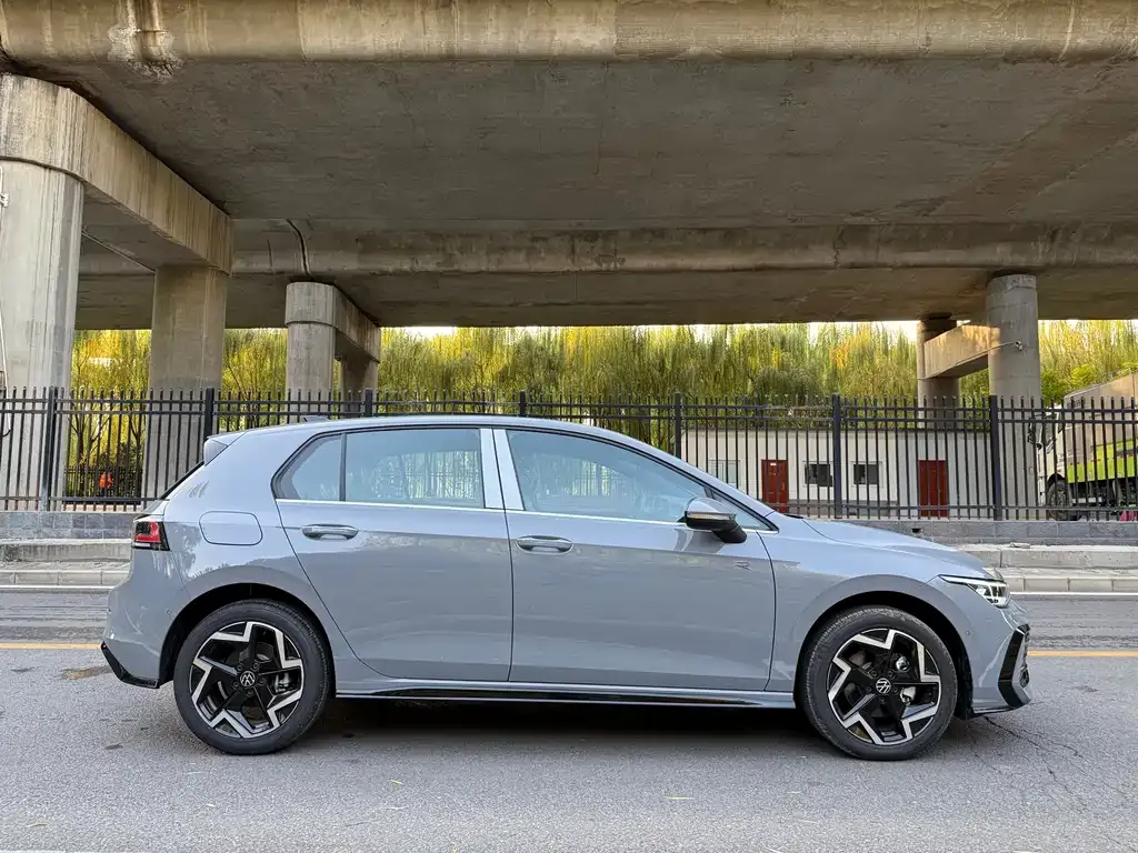 Volkswagen Golf 2025 из CN, фото 4