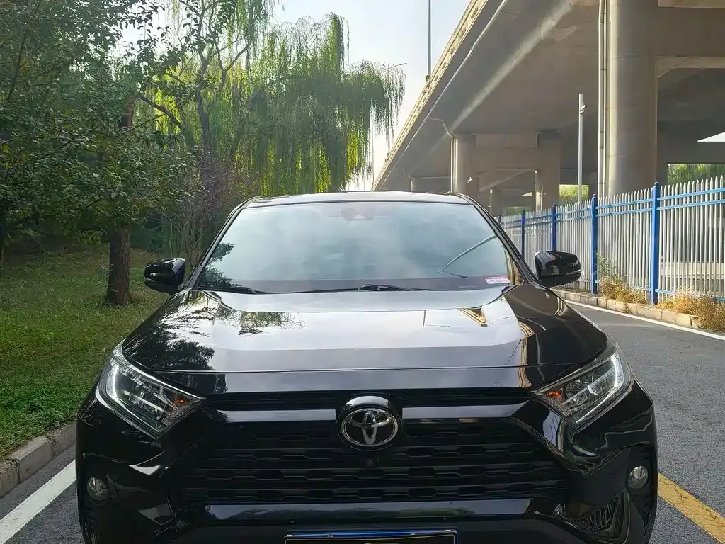 Toyota RAV4 — фото 2