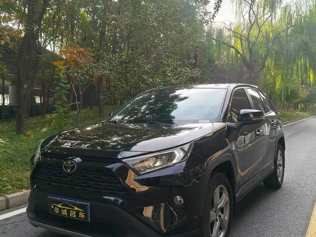 Toyota RAV4 — фото 3